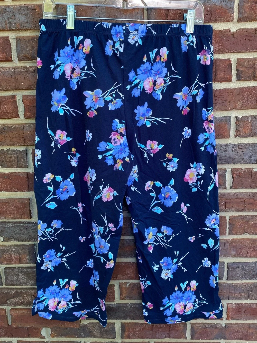 Secret Treasures NWT Sleepwear Medium (8-10) 7 Button Top/ Capri Bottoms